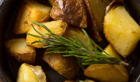 ジャガイモのロースト ニンニクとローズマリー風